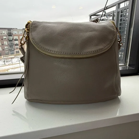 HOBO Fern Foldover Messenger bag in Pebbled Leather Taupe - Picture 4 of 13